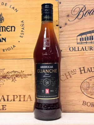 Fles Arehucas Ron Miel Guanche honingrum van de Canarische Eilanden.