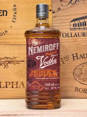Fles Nemiroff Vodka Honey Pepper kruidige wodka met honing en peper.