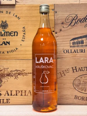 Fles Lara Kruskovac perenlikeur met frisse en fruitige uitstraling.