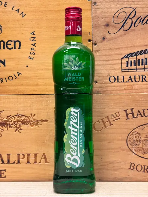 Fles Berentzen Waldmeister frisse groene likeur met kruidige smaak.