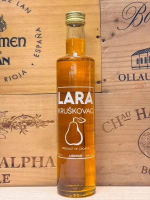 Fles Lara Kruskovac perenlikeur met frisse en fruitige uitstraling.