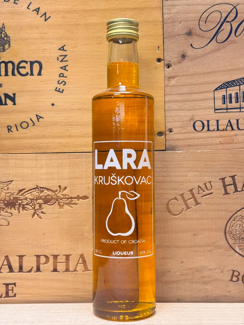 Fles Lara Kruskovac perenlikeur met frisse en fruitige uitstraling.