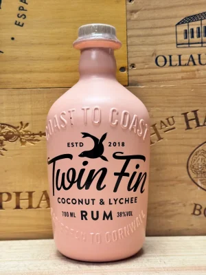 Fles Twin Fin Coconut & Lychee tropische rumlikeur met kokos en lychee.