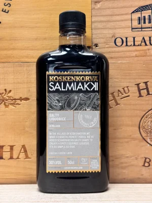 Fles Koskenkorva Salmiakki Finse vodka likeur met zoute drop en salmiak.