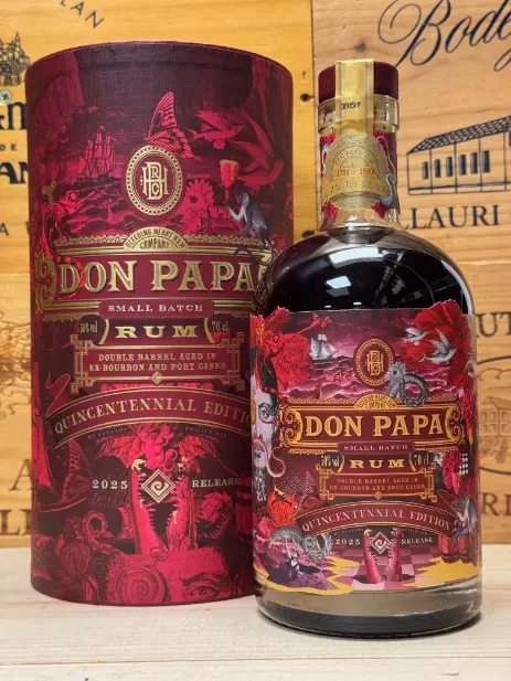 Don Papa Quincentennial Port Cask premium rum in luxe fles met portvataffinage en warme amberkleur.