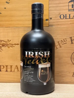 Irish Velvet Irish Coffee likeur in fles met romige koffielikeur op basis van Ierse whisky en room.