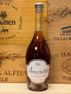 Zuidam Amaretto fles met ambachtelijke Nederlandse amandellikeur en rijke goudbruine kleur.