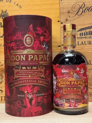 Don Papa Quincentennial Port Cask premium rum in luxe fles met portvataffinage en warme amberkleur.
