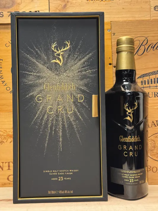 Fles Glenfiddich Grand Cru 23 Jaar Speyside single malt whisky met cuvéevatfinish.
