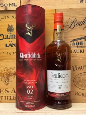 Fles Glenfiddich Vat 02 Perpetual Collection Rich & Dark Speyside single malt whisky.