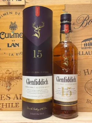 Fles Glenfiddich 15 Jaar Speyside single malt Scotch whisky.