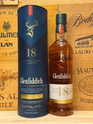 Fles Glenfiddich 18 Jaar Small Batch Reserve Speyside single malt Scotch whisky.