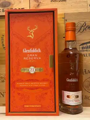 Fles Glenfiddich Gran Reserva 21 Jaar Speyside single malt whisky met rumvatfinish.
