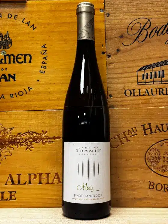 Fles Cantina Tramin Moriz Pinot Bianco witte wijn uit Alto Adige Italië.