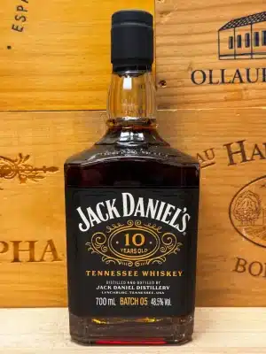 Fles Jack Daniel’s 10 Jaar Batch 5 gelimiteerde Tennessee Whiskey uit 2026 van 48,5%.