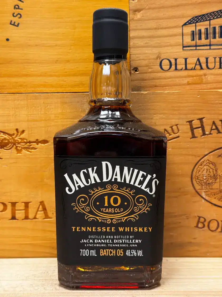 Fles Jack Daniel’s 10 Jaar Batch 5 gelimiteerde Tennessee Whiskey uit 2026 van 48,5%.