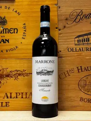 Fles Marrone Langhe Chardonnay witte wijn uit Piemonte Italië.