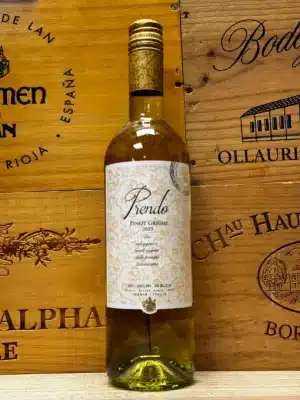 Fles Wilhelm Walch Prendo Pinot Grigio frisse Italiaanse witte wijn uit Alto Adige.
